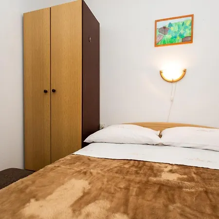 Guest house & Mira