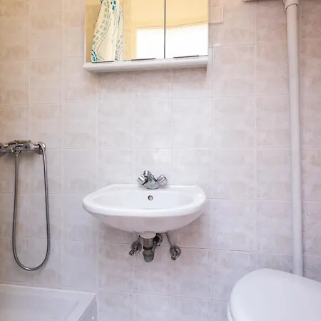 & Mira Guest house *
