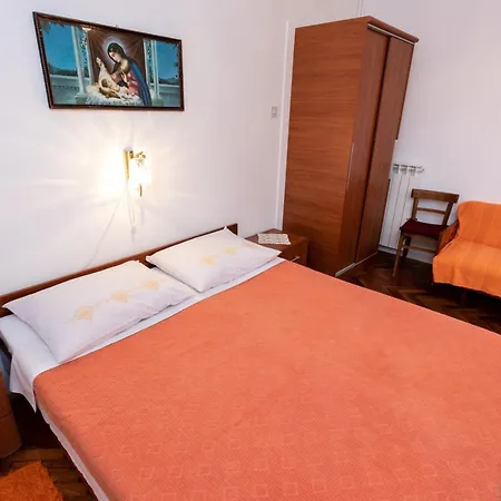 & Mira Konukevi Baška