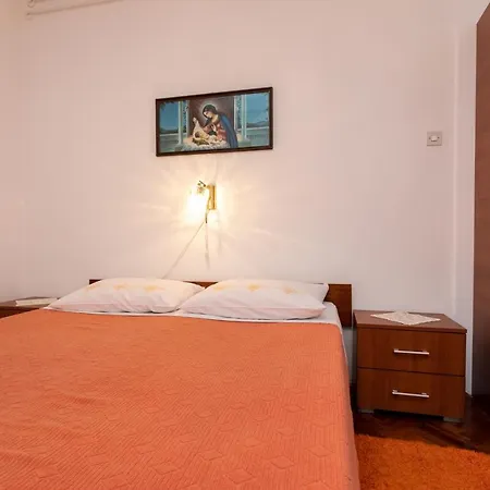 & Mira Konukevi Baška