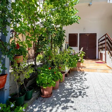 Guest house & Mira Baska (Krk)